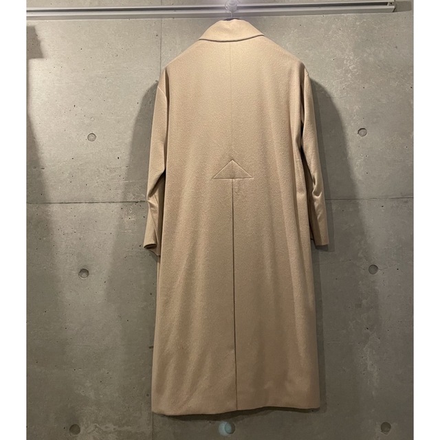 ATON(エイトン)の未使用 ATON PURE CAMEL LODEN コート 00 エイトン レディースのジャケット/アウター(ロングコート)の商品写真