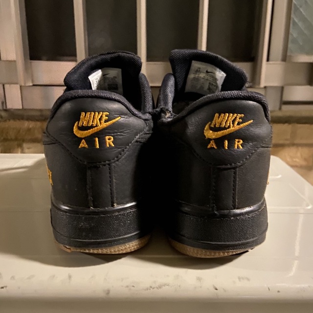 NIKE(ナイキ)のナイキ エアフォース ロー ゴアテックス ブラック ライト カーボン メンズの靴/シューズ(スニーカー)の商品写真