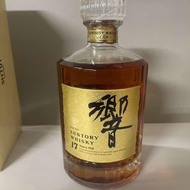 サントリー(サントリー)の未開栓サントリーウイスキー 響17年 ゴールドラベル 750ml 箱付 食品/飲料/酒の酒(ウイスキー)の商品写真