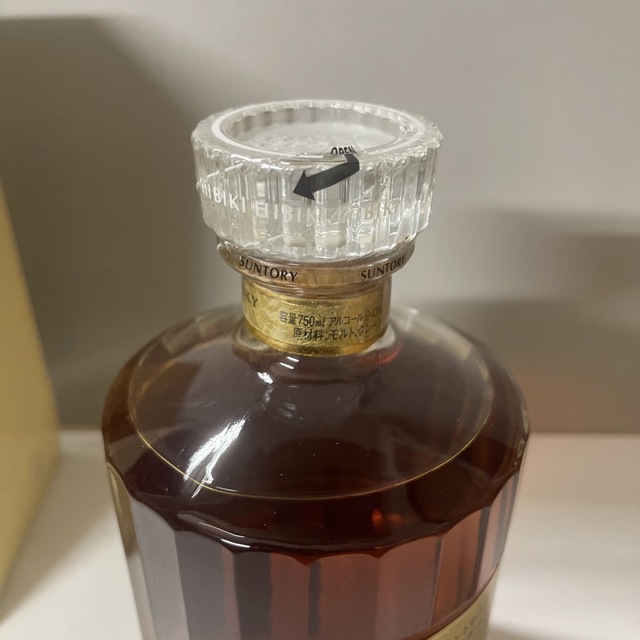 サントリー(サントリー)の未開栓サントリーウイスキー 響17年 ゴールドラベル 750ml 箱付 食品/飲料/酒の酒(ウイスキー)の商品写真