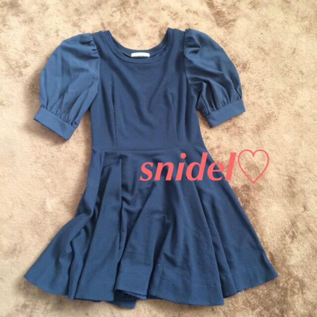 ワンピース snidel まいまい着用★snidel★ワンピース★ネイビーの通販 by ***｜スナイデルならラクマ - ワンピース