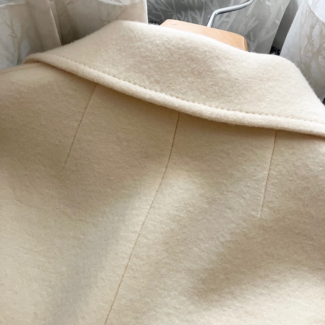 STRAWBERRY-FIELDS(ストロベリーフィールズ)の極美品❤️ストロベリーフィールズ  テーラードジャケット アンゴラ　ホワイト　白 レディースのジャケット/アウター(テーラードジャケット)の商品写真