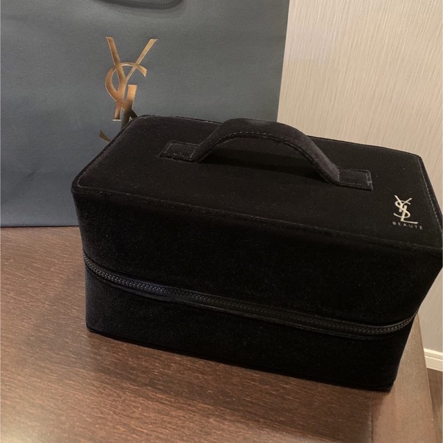 Yves Saint Laurent Beaute(イヴサンローランボーテ)のYSL♡ヴェルベットバニティ レディースのファッション小物(ポーチ)の商品写真