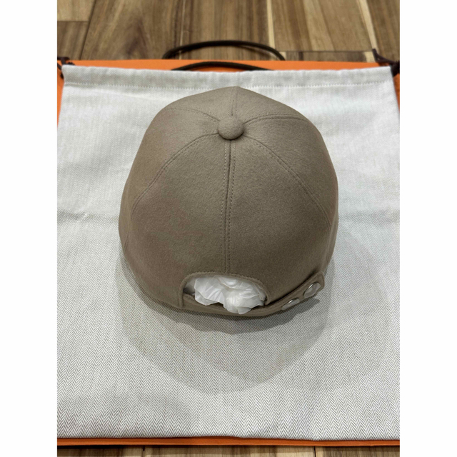 Hermes(エルメス)の新品未使用 レア HERMES エルメス ライリー カシミヤ キャップ デザート メンズの帽子(キャップ)の商品写真