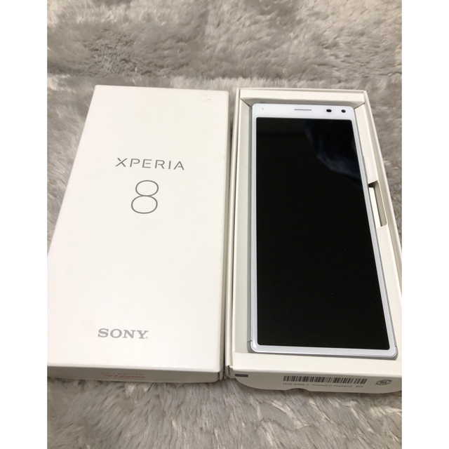 Xperia(エクスペリア)のXperia8 ホワイト SIMフリー スマホ/家電/カメラのスマートフォン/携帯電話(スマートフォン本体)の商品写真