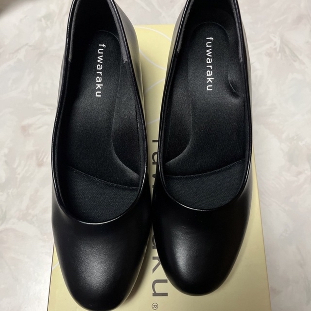 fuwaraku 黒パンプス　21.5センチ レディースの靴/シューズ(ハイヒール/パンプス)の商品写真