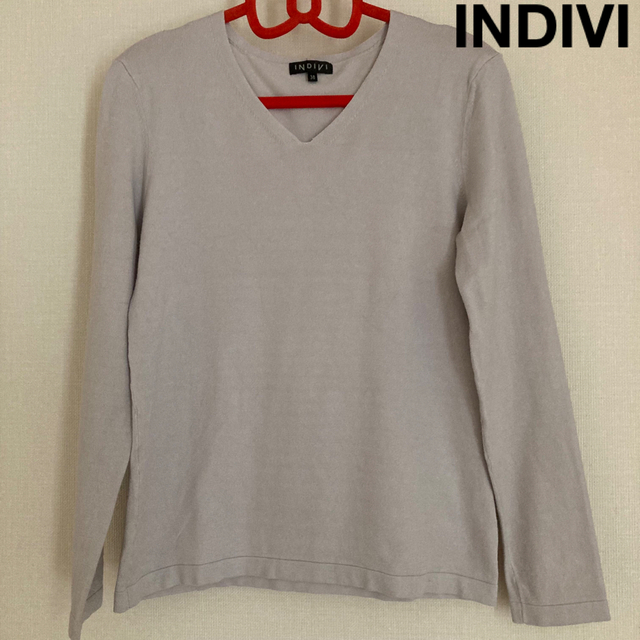 INDIVI(インディヴィ)のブランドINDIVIレディースVネックニットセーター　長袖トップス秋冬服Mサイズ レディースのトップス(ニット/セーター)の商品写真