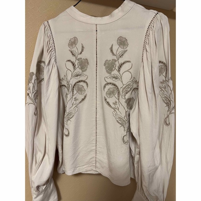 Ameri VINTAGE(アメリヴィンテージ)のLADY EMBROIDERY PUFF BLOUSE ameri アメリ レディースのトップス(シャツ/ブラウス(長袖/七分))の商品写真