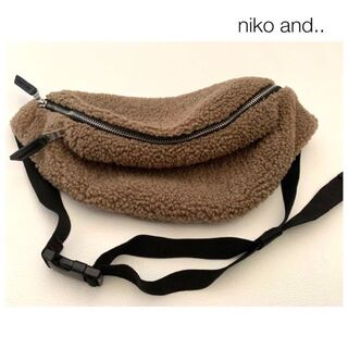 ニコアンド(niko and...)のniko and.. ボアウエストバッグ 茶(ボディバッグ/ウエストポーチ)