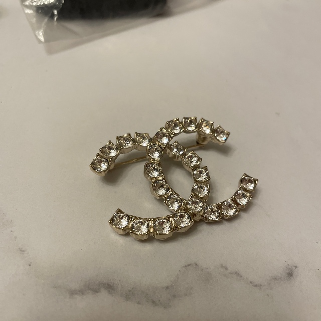 送料0円】 CHANEL ブローチレアデザイン 【美品】CHANEL - ブローチ+