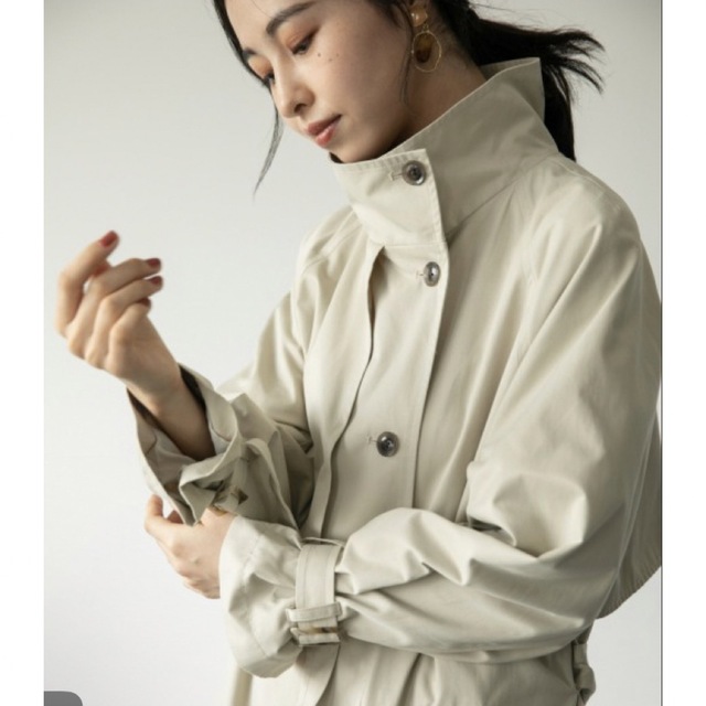 LOWRYS FARM(ローリーズファーム)の襟スタンド　トレンチ コート　ベージュ レディースのジャケット/アウター(トレンチコート)の商品写真