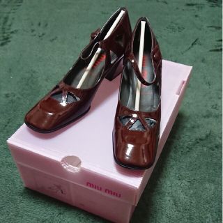 ミュウミュウ(miumiu)のmiumiu パンプス ワインレッド エナメル(ハイヒール/パンプス)