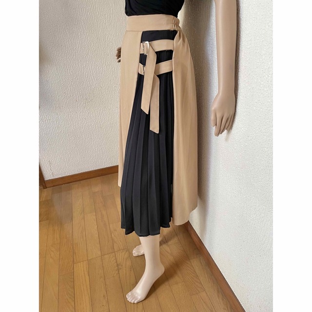 INGNI(イング)の美品　INGNI アシンメトリースカート　バイカラー　ブラック×ベージュ　M レディースのスカート(ロングスカート)の商品写真