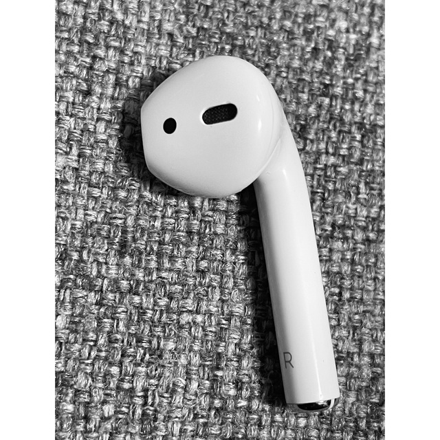 Apple(アップル)のApple AirPods 2世代　片耳 R 片方 右耳 410 スマホ/家電/カメラのオーディオ機器(ヘッドフォン/イヤフォン)の商品写真