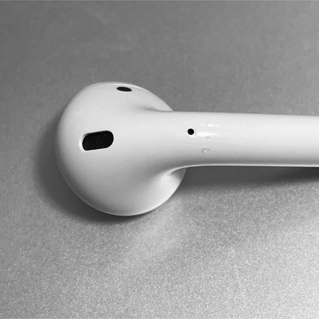 Apple(アップル)のApple AirPods 2世代　片耳 R 片方 右耳 410 スマホ/家電/カメラのオーディオ機器(ヘッドフォン/イヤフォン)の商品写真