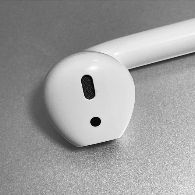 Apple(アップル)のApple AirPods 2世代　片耳 R 片方 右耳 410 スマホ/家電/カメラのオーディオ機器(ヘッドフォン/イヤフォン)の商品写真