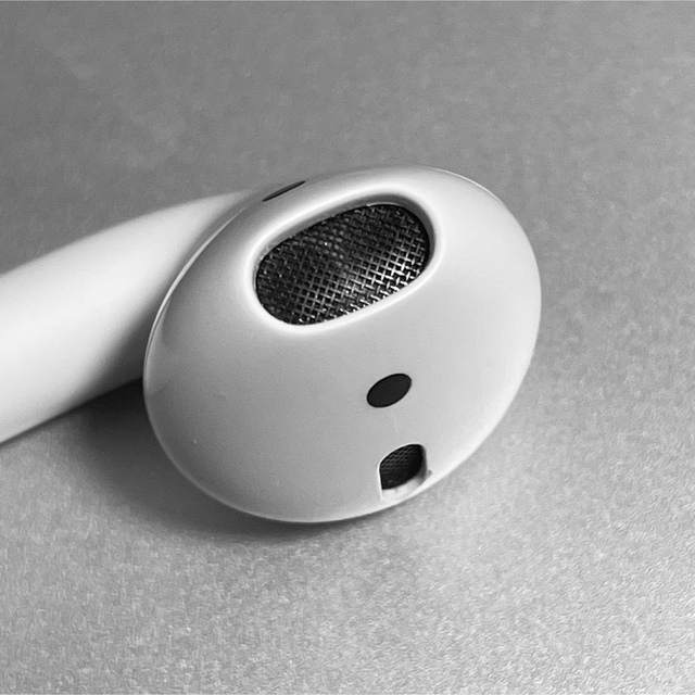 Apple(アップル)のApple AirPods 2世代　片耳 R 片方 右耳 410 スマホ/家電/カメラのオーディオ機器(ヘッドフォン/イヤフォン)の商品写真