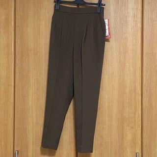 グローバルワーク(GLOBAL WORK)の【新品】グローバルワーク　ウツクシルエットテーパードパンツ　ブラウン(チノパン)