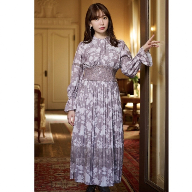 新品未使用Herlipto Le Camelia Pleated Dress