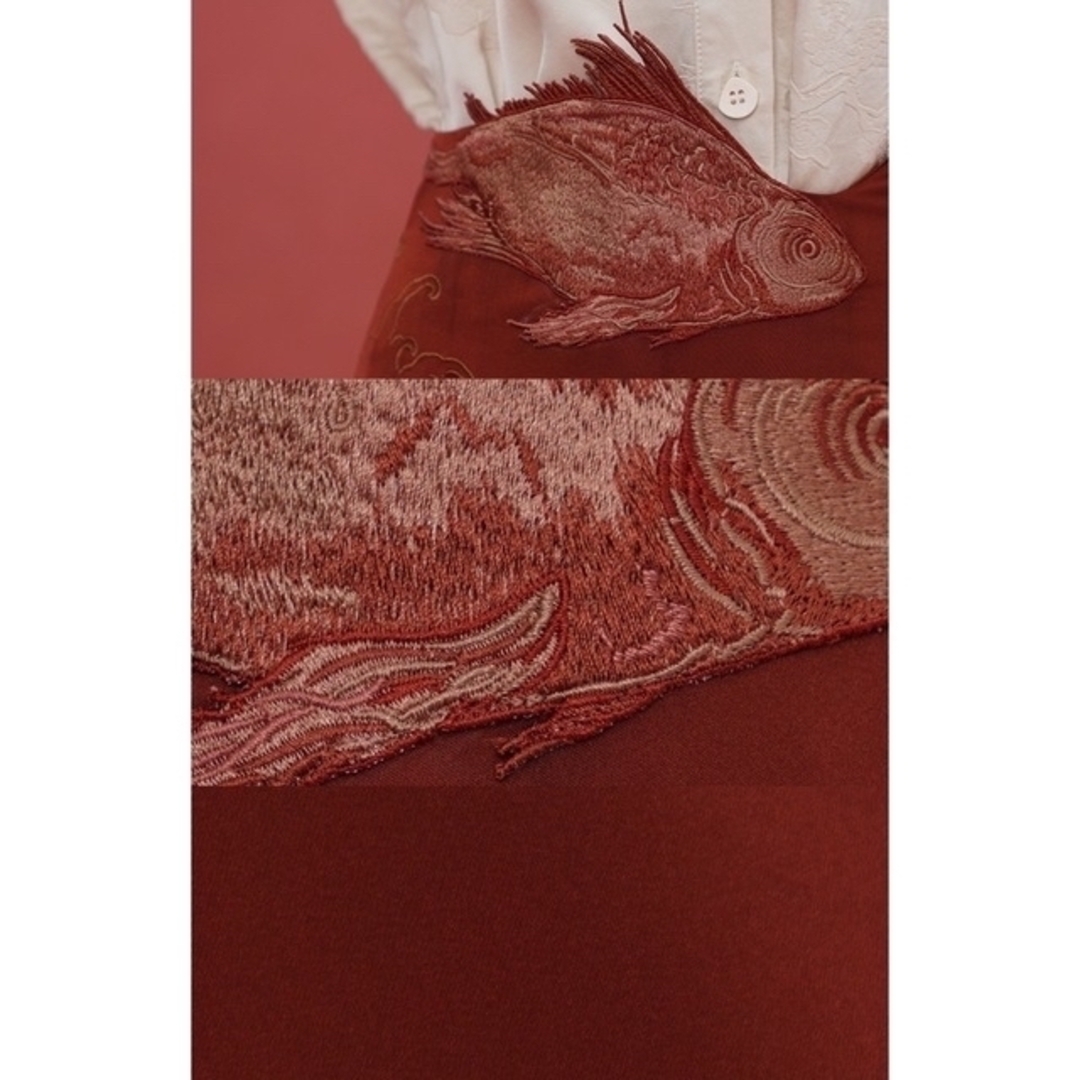 Ameri VINTAGE(アメリヴィンテージ)の咖沫 2022AW 新中華式 Goldfish Side Slit Skirt レディースのスカート(ロングスカート)の商品写真