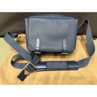 ロエベ(LOEWE)のロエベ ミリタリー メッセンジャーバッグXS オーシャン 極美品(メッセンジャーバッグ)