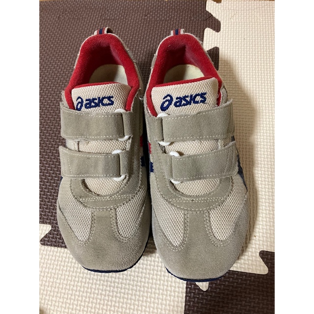 asics(アシックス)の出品停止中 キッズ/ベビー/マタニティのキッズ靴/シューズ(15cm~)(スニーカー)の商品写真