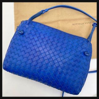 ボッテガ(Bottega Veneta) ショルダーバッグ(レディース)（ブルー