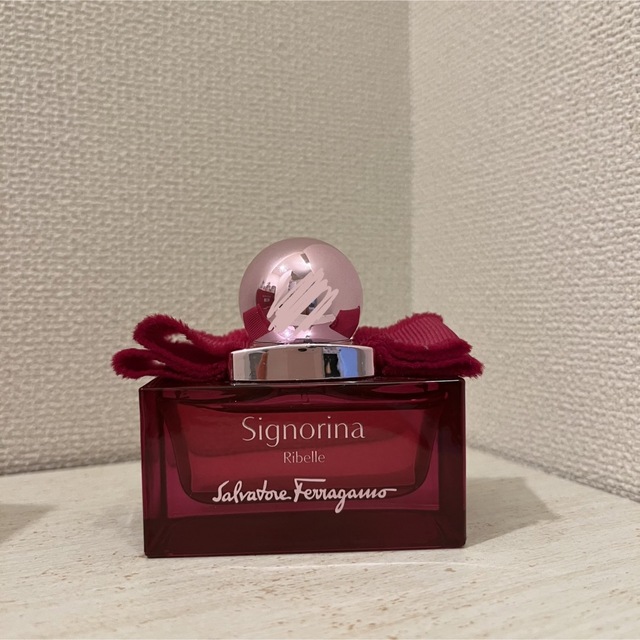 Salvatore Ferragamo(サルヴァトーレフェラガモ)のフェラガモ　シニョリーナ　リベレ　オードパルファム　30ml コスメ/美容の香水(香水(女性用))の商品写真