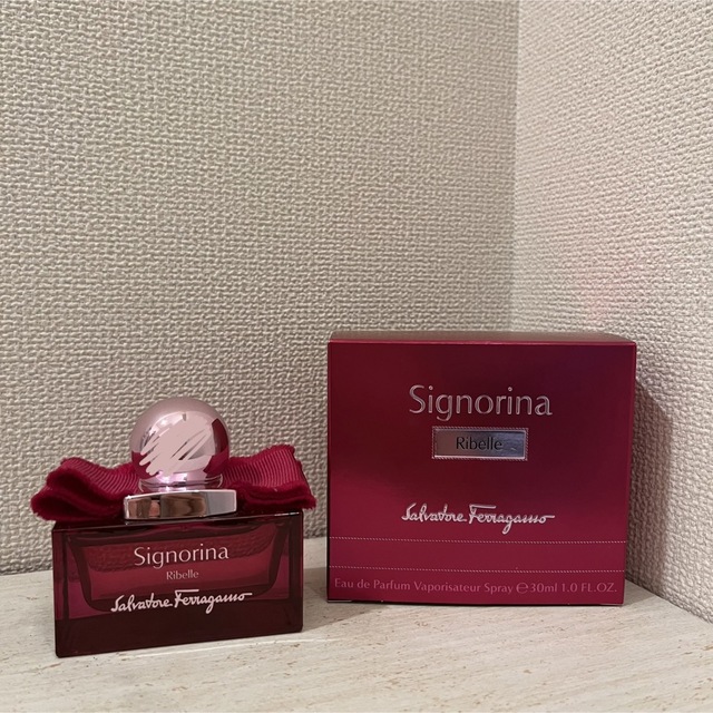 Salvatore Ferragamo(サルヴァトーレフェラガモ)のフェラガモ　シニョリーナ　リベレ　オードパルファム　30ml コスメ/美容の香水(香水(女性用))の商品写真