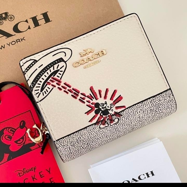 COACHコーチ ディズニーキースヘリング 限定コラボ折り財布 ホワイト ...