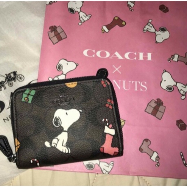 COACH(コーチ)のCOACHX PEANUTSジップ アラウンドウォレット スヌーピー ブラウン  レディースのファッション小物(財布)の商品写真