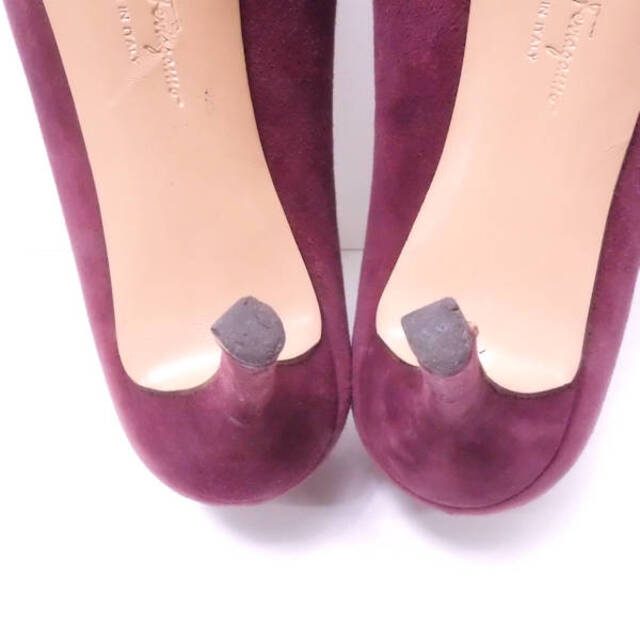 Ferragamo(フェラガモ)のSalvatore Ferragamo ヴァラリボン ポインテッドトゥパンプス パープル 7(24.5cm） AU1000C レディースの靴/シューズ(ハイヒール/パンプス)の商品写真