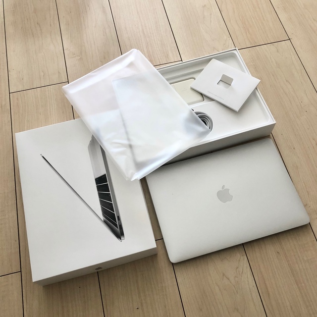 Apple(アップル)のMacBook Pro 2016 256gb SSD MLUQ2J/A スマホ/家電/カメラのPC/タブレット(ノートPC)の商品写真