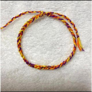 ミサンガ　ブレスレット　ハンドメイド　アンクレット　紫　黄色　オレンジ(ブレスレット/バングル)