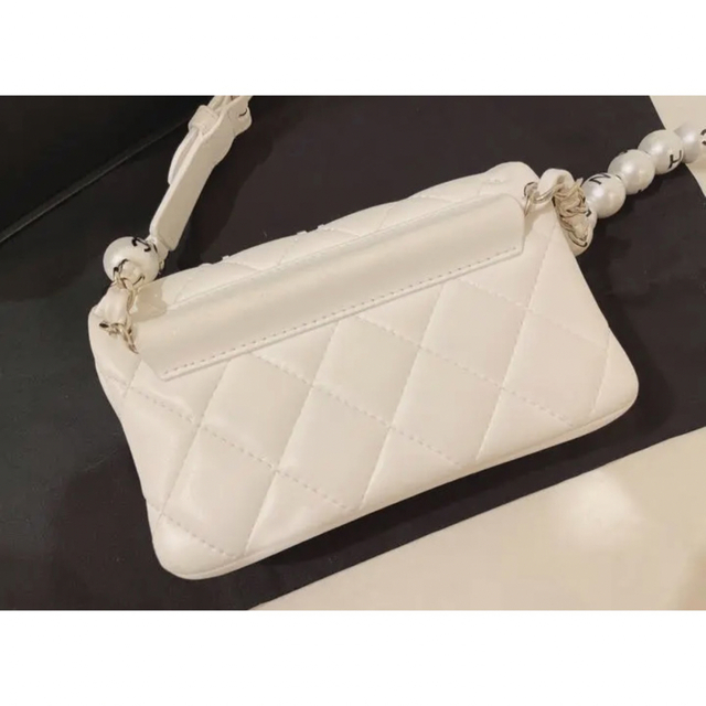 Chanel シャネル ロゴパール　マトラッセボディバック