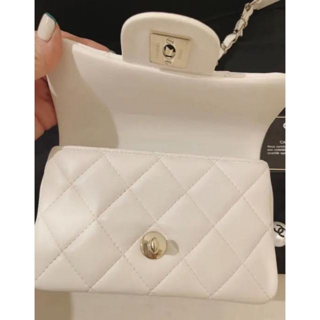 Chanel シャネル ロゴパール　マトラッセボディバック