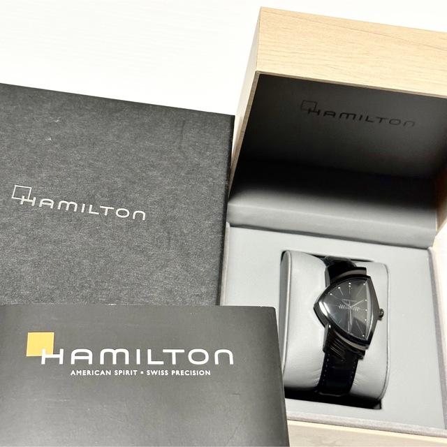 ブラック文字盤人気品！ HAMILTON ベンチュラ H244010 オールフルブラック 黒革