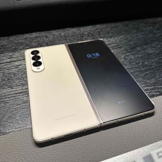 Samsung z fold4 ベージュ256/12 純正スタンドケース付き(スマートフォン本体)