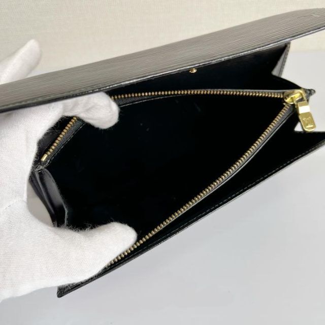 LOUIS VUITTON - 美品✨希少✨ルイヴィトン 長財布 エピ レザー LOUIS VUITTON - 美品✨希少✨ルイヴィトン 長財布 エピ レザー