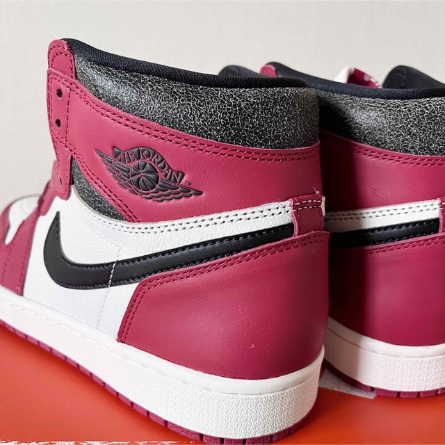 NIKE(ナイキ)のNIKE AIR JORDAN 1 RETRO HIGH OG CHICAGO メンズの靴/シューズ(スニーカー)の商品写真