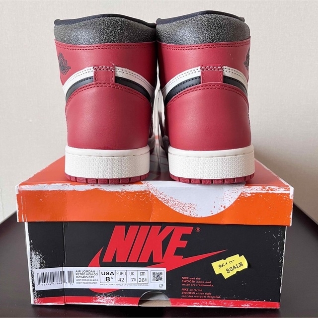 NIKE(ナイキ)のNIKE AIR JORDAN 1 RETRO HIGH OG CHICAGO メンズの靴/シューズ(スニーカー)の商品写真