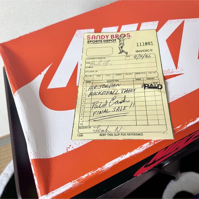 NIKE(ナイキ)のNIKE AIR JORDAN 1 RETRO HIGH OG CHICAGO メンズの靴/シューズ(スニーカー)の商品写真