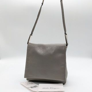 サルヴァトーレフェラガモ(Salvatore Ferragamo)のフェラガモ ミニショルダーバッグ グレー オールレザー シルバー金具 グレー(ショルダーバッグ)