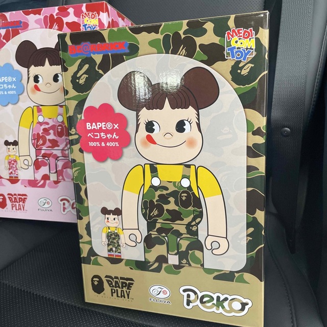 MEDICOM TOY(メディコムトイ)のBE@RBRICK BAPE®︎ ペコちゃん 100％ & 400％  エンタメ/ホビーのおもちゃ/ぬいぐるみ(キャラクターグッズ)の商品写真