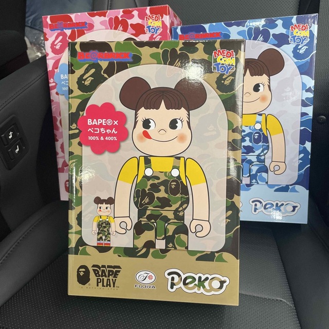 MEDICOM TOY(メディコムトイ)のBE@RBRICK BAPE®︎ ペコちゃん 100％ & 400％  エンタメ/ホビーのおもちゃ/ぬいぐるみ(キャラクターグッズ)の商品写真