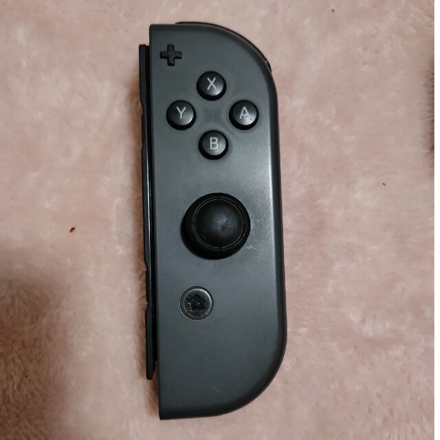 Nintendo Switch(ニンテンドースイッチ)のジョイコン　右　ジャンク品 エンタメ/ホビーのゲームソフト/ゲーム機本体(家庭用ゲーム機本体)の商品写真