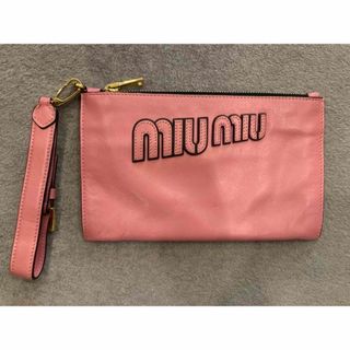 ミュウミュウ(miumiu)のmiumiu ポーチ(ポーチ)