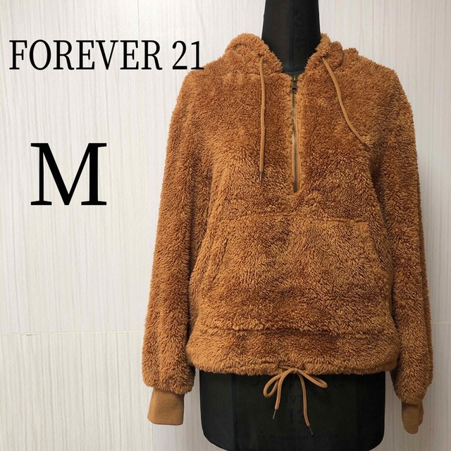 FOREVER 21(フォーエバートゥエンティーワン)のFOREVER21 フォーエバートゥエンティーワン　フード付きパーカー　Mサイズ レディースのトップス(パーカー)の商品写真