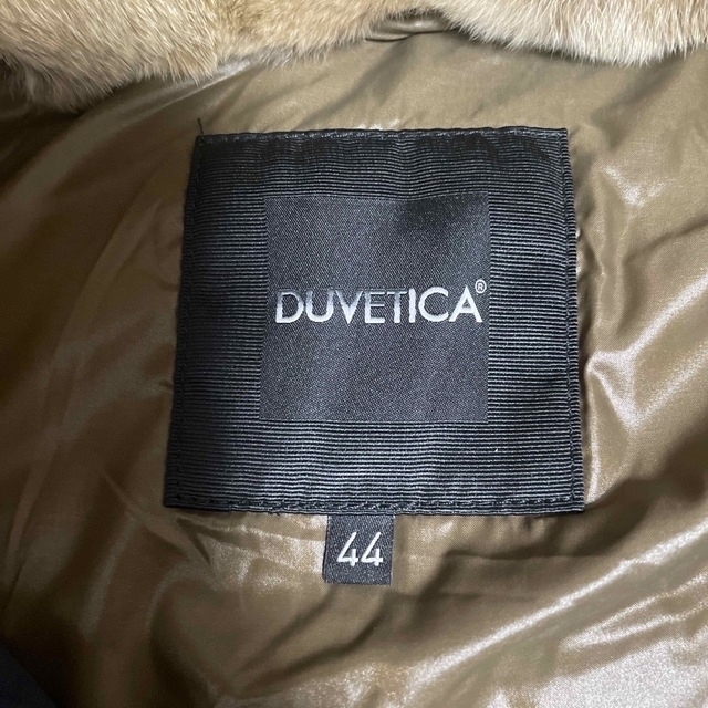 DUVETICA(デュベティカ)のDUVETICA CARYSDUE　サイズ44(L)　ネイビー　ファー レディースのジャケット/アウター(ダウンコート)の商品写真