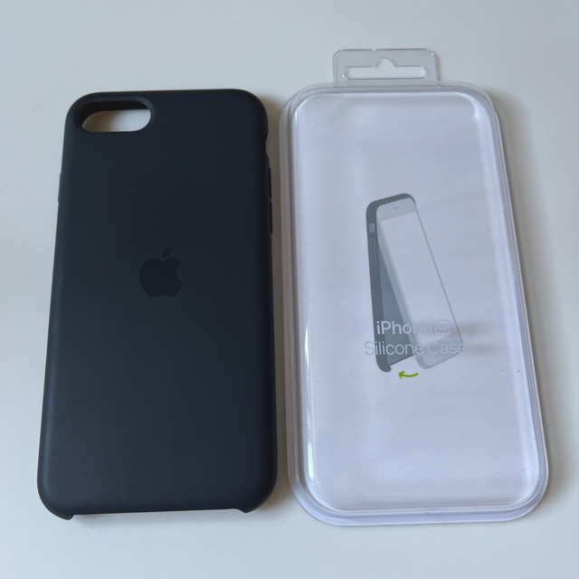 Apple(アップル)のアップル iPhone SE 7 8 シリコーンケース/ブラック　純正　正規品 スマホ/家電/カメラのスマホアクセサリー(モバイルケース/カバー)の商品写真